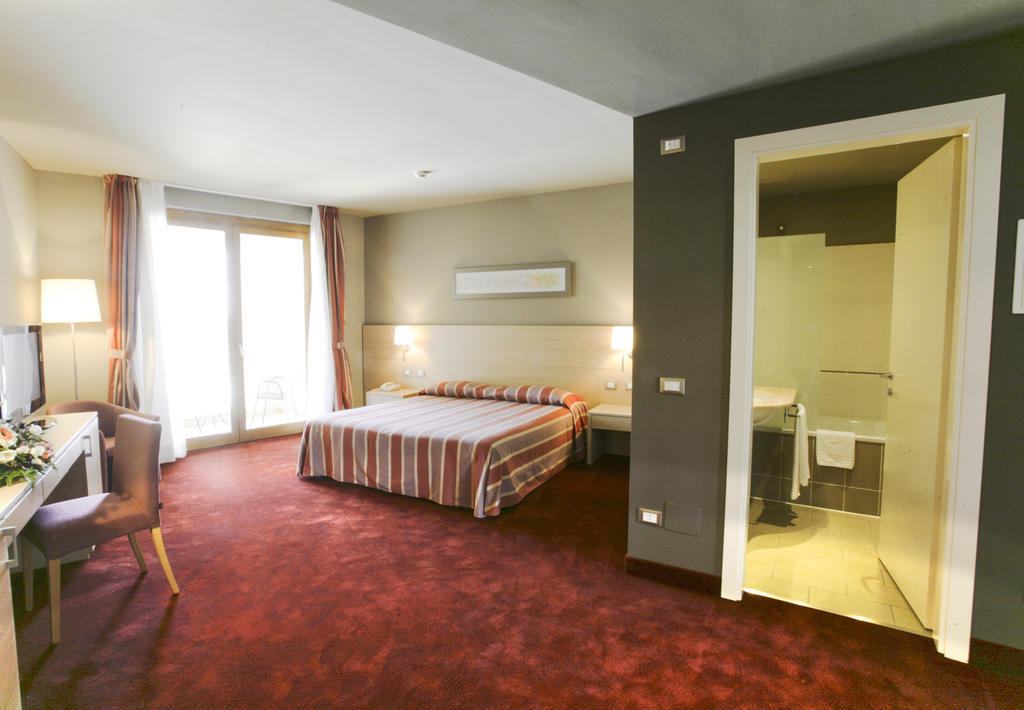 Manerba Del Garda Resort 部屋 写真